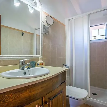 Sleeps 6 Pool Air Con Wifi
